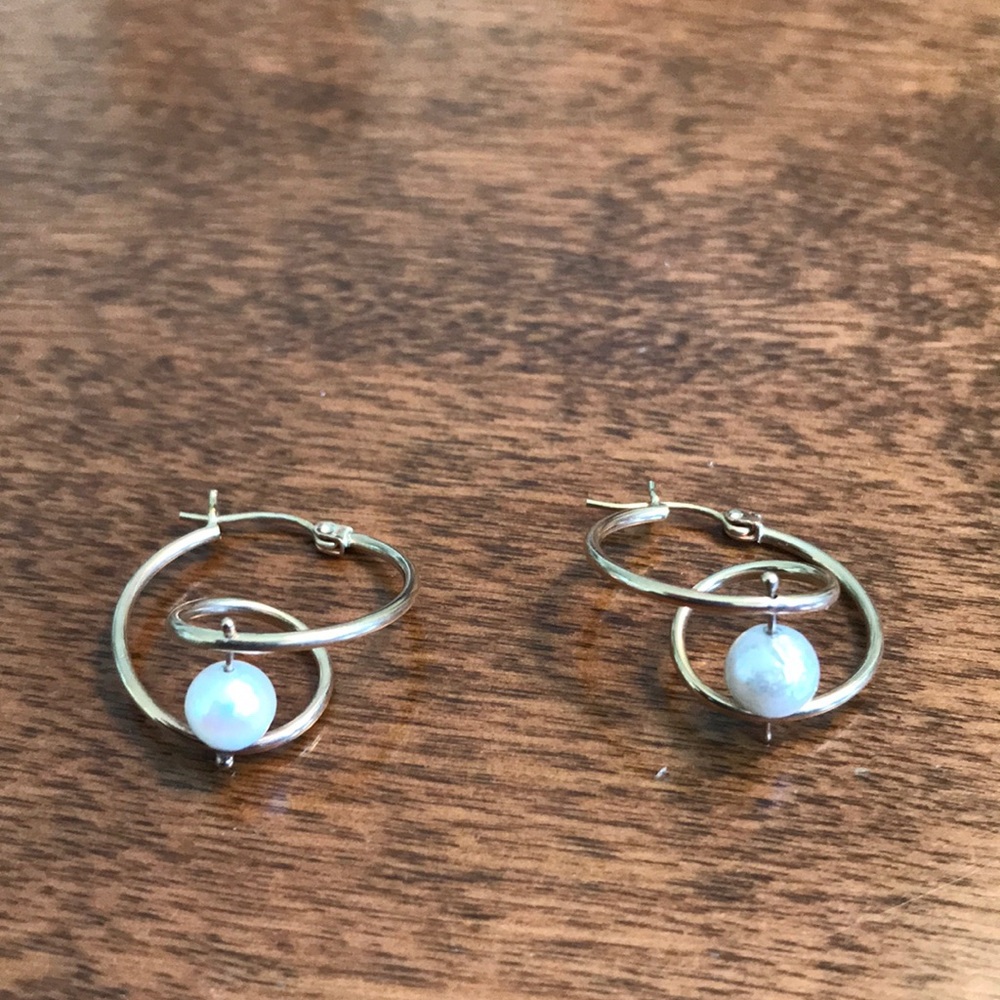 Gold pearl earrings